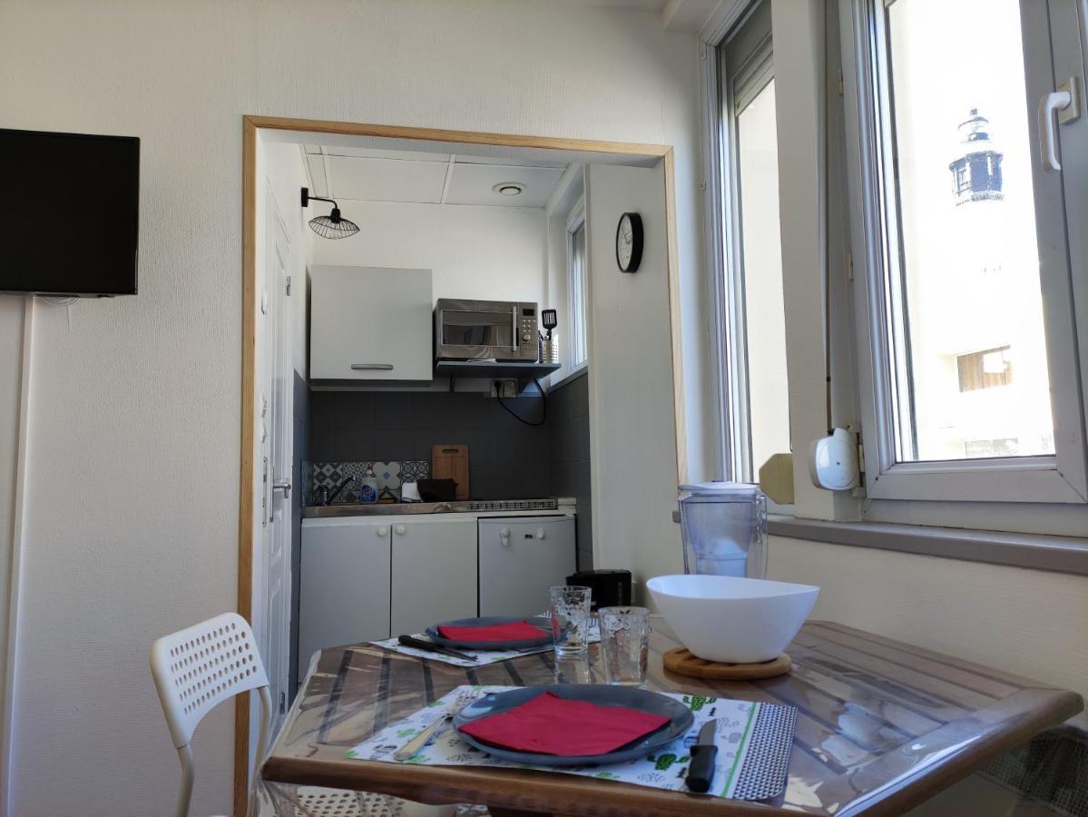 Les Lumieres Du Phare Apartment Calais Bagian luar foto