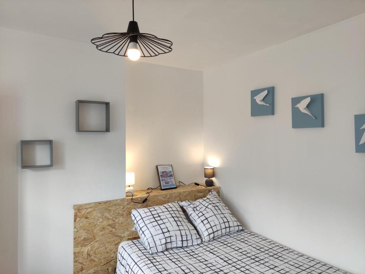Les Lumieres Du Phare Apartment Calais Bagian luar foto